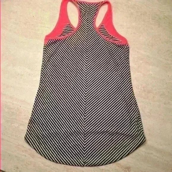 High Low Workout Tank - Picture 3 of 3